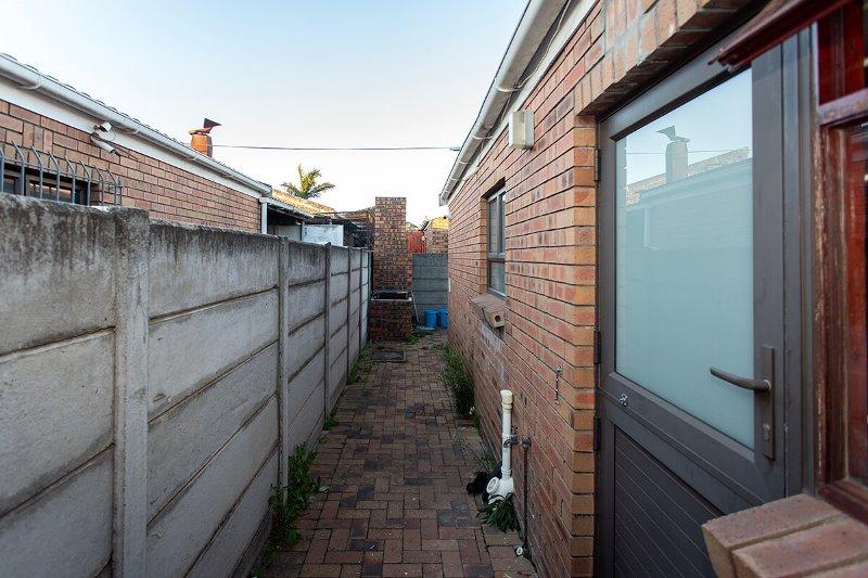 3 Bedroom Property for Sale in Peerless Park West Western Cape